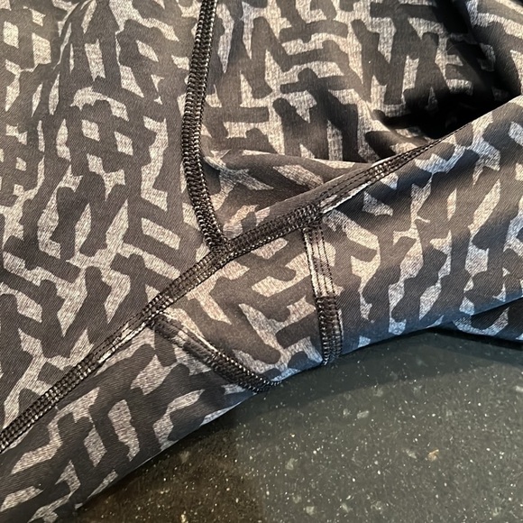 Lululemon Run Inspire II Cropped Leggings SZ 8 - Picture 9 of 9